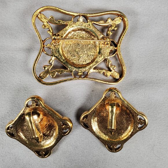 Avon Gold Tone Brooch Set Amber Cabochon w/ Clip Earrings Vintage - Picture 7 of 15